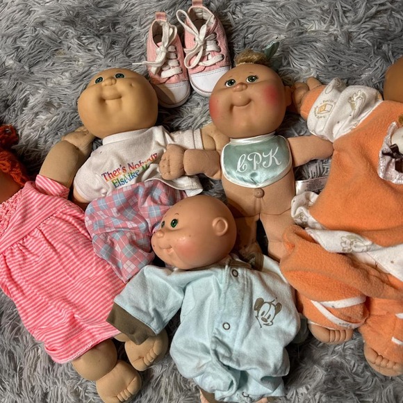 Cabbage Patch Kids dolls - 5 dolls and shoes bundle - Picture 3 of 4